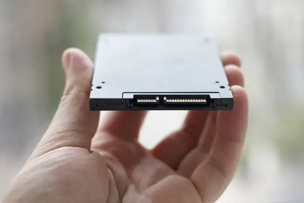 Mengapa SSD / hardisk / microsd saya menunjukkan kapasitas yang lebih kecil dari yang disebutkan?